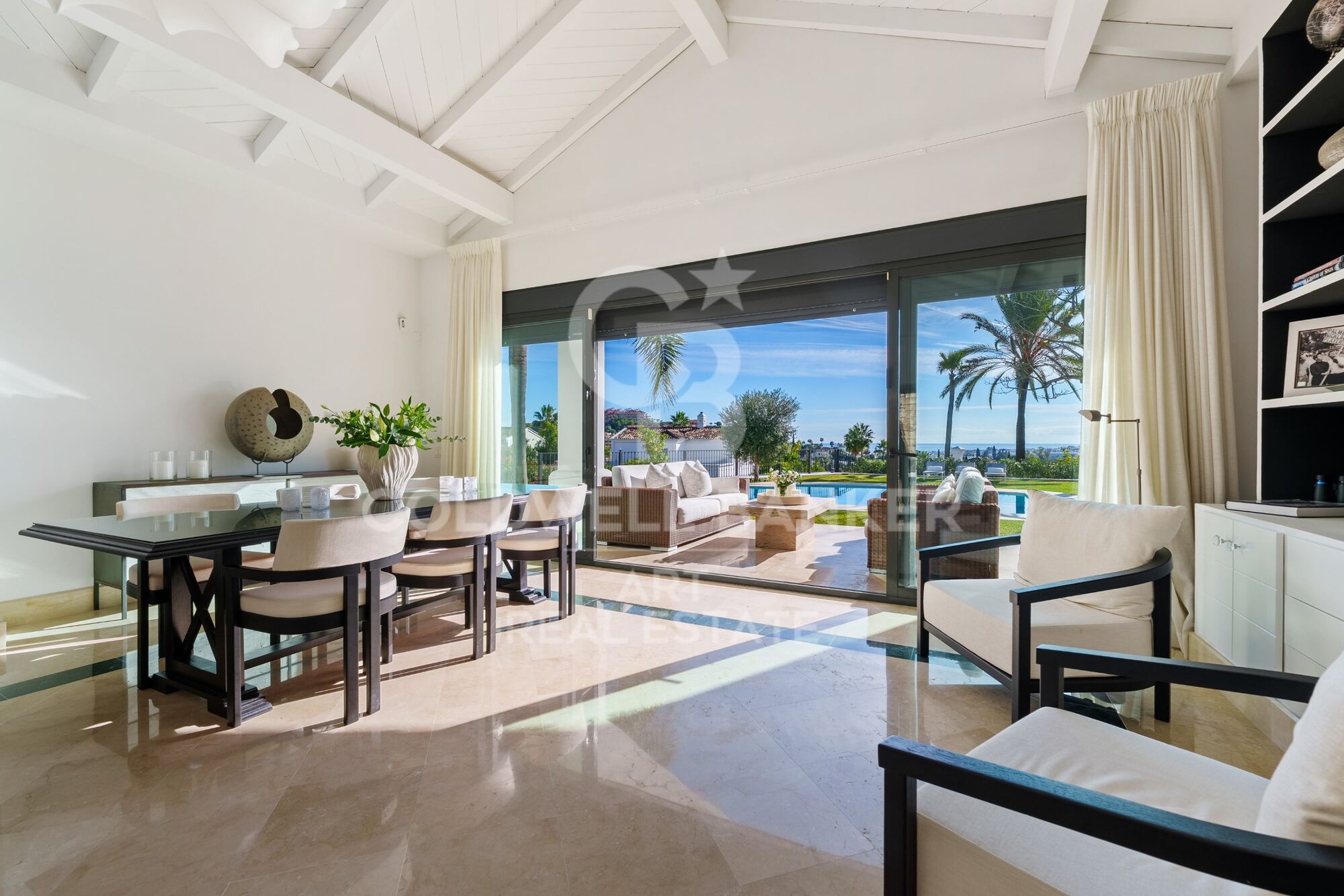 Increíble villa con vistas abiertas sobre el entorno natural y el Mediterráneo