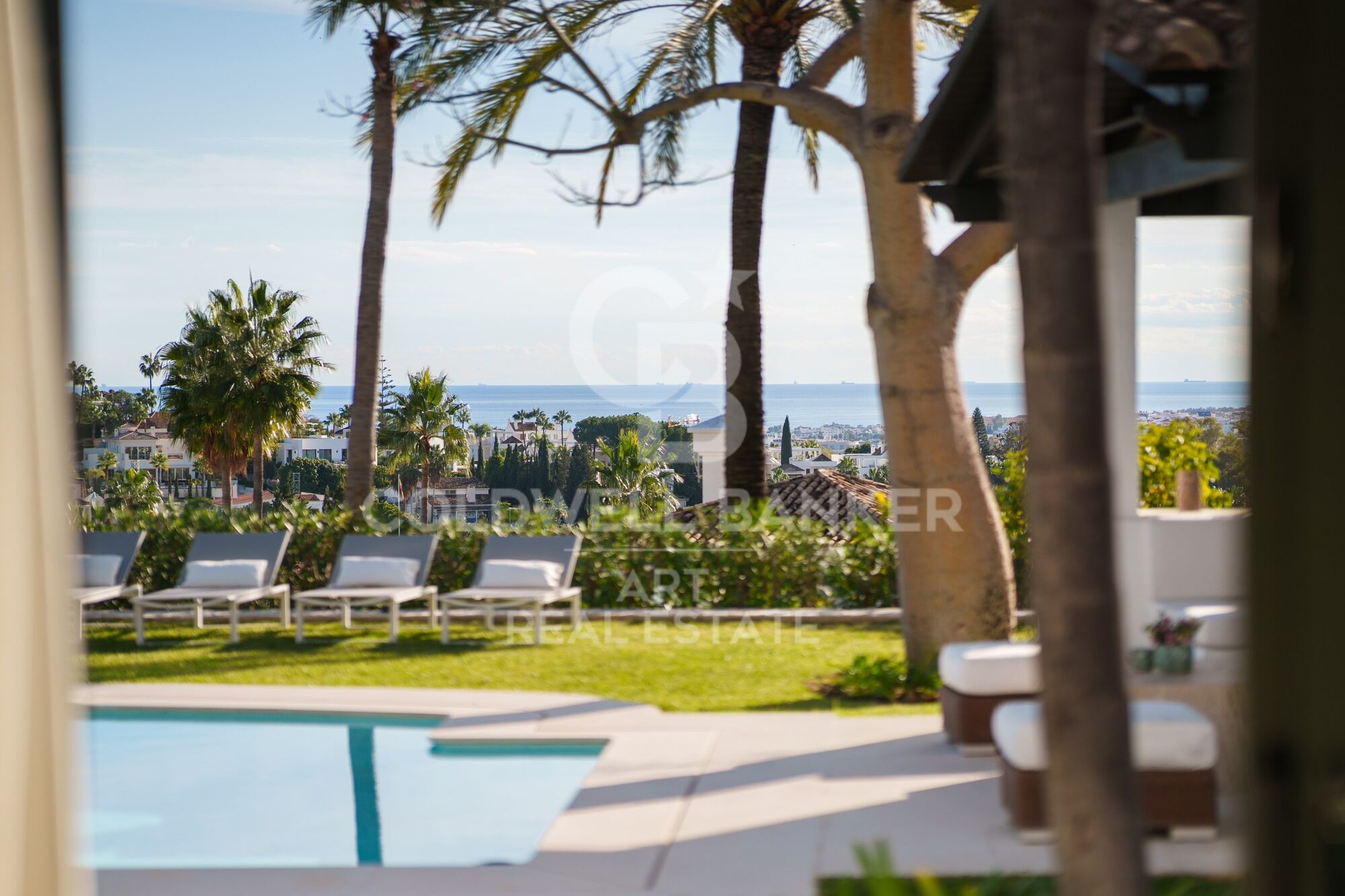 Increíble villa con vistas abiertas sobre el entorno natural y el Mediterráneo
