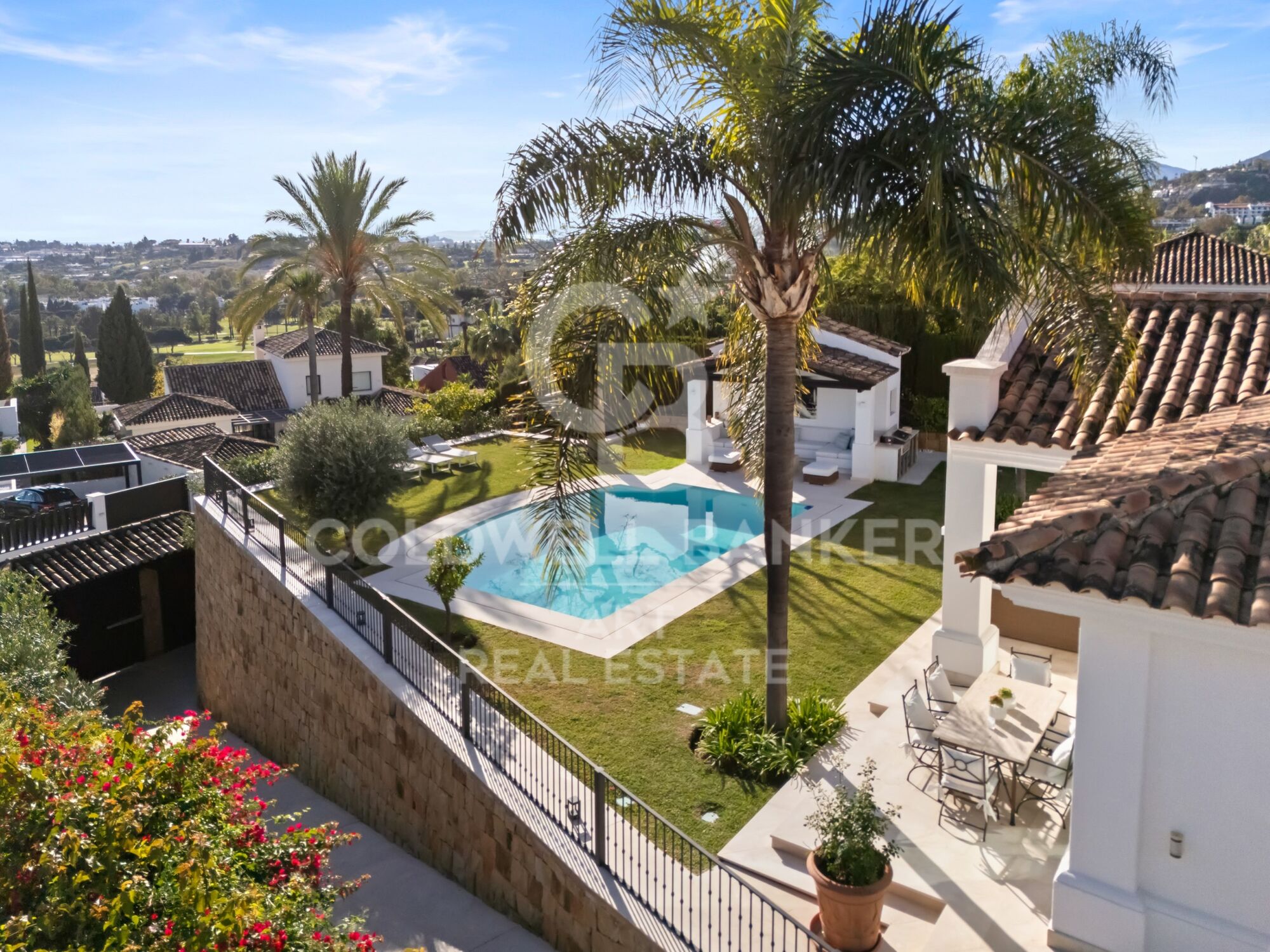 Increíble villa con vistas abiertas sobre el entorno natural y el Mediterráneo