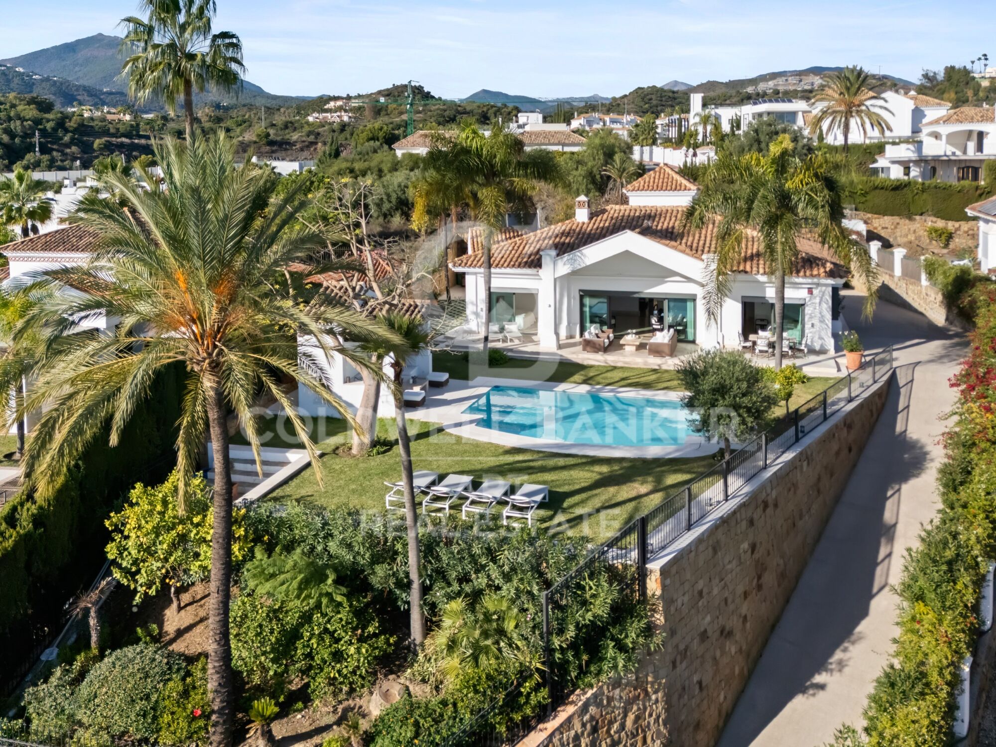Increíble villa con vistas abiertas sobre el entorno natural y el Mediterráneo