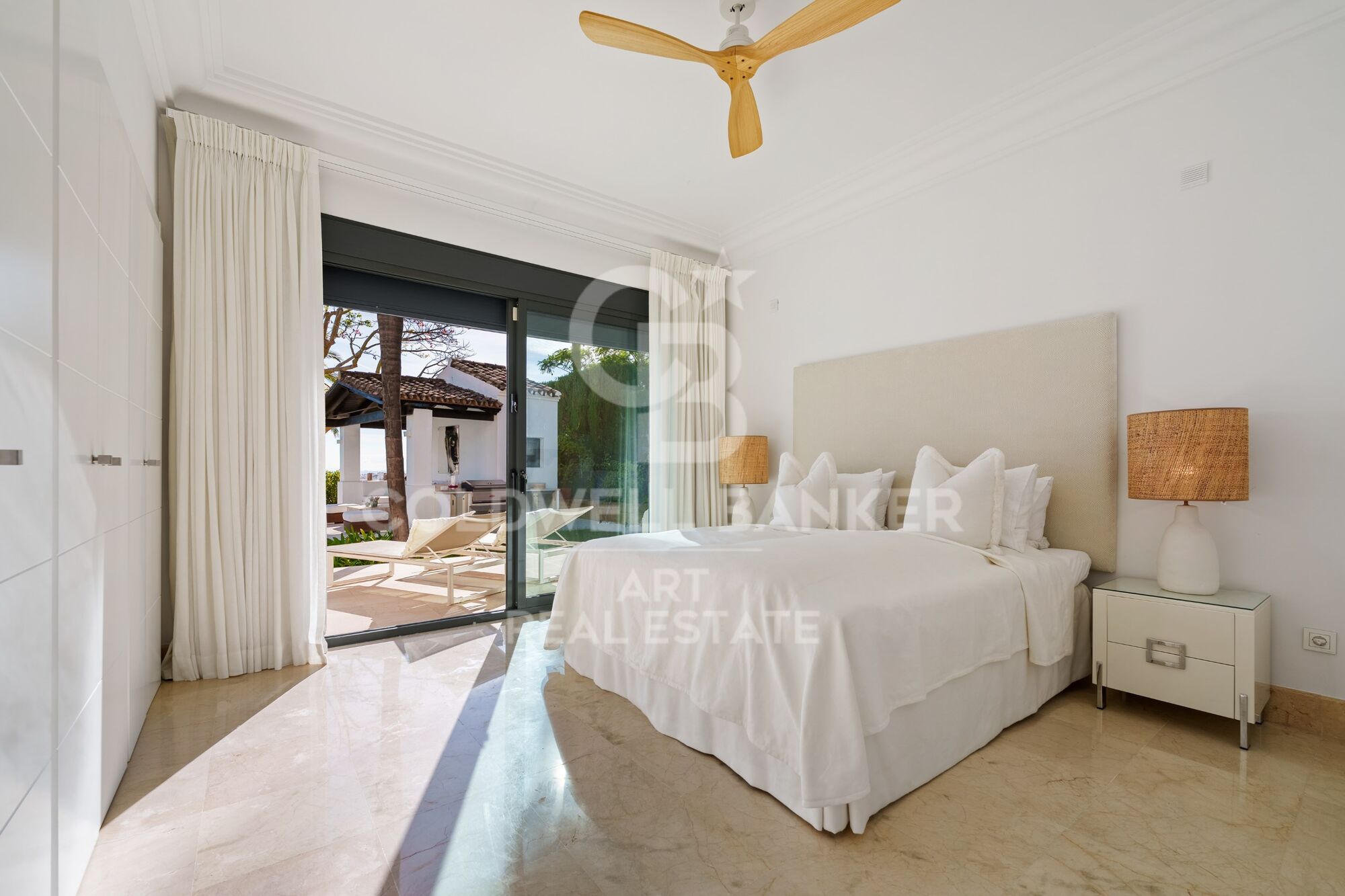 Increíble villa con vistas abiertas sobre el entorno natural y el Mediterráneo