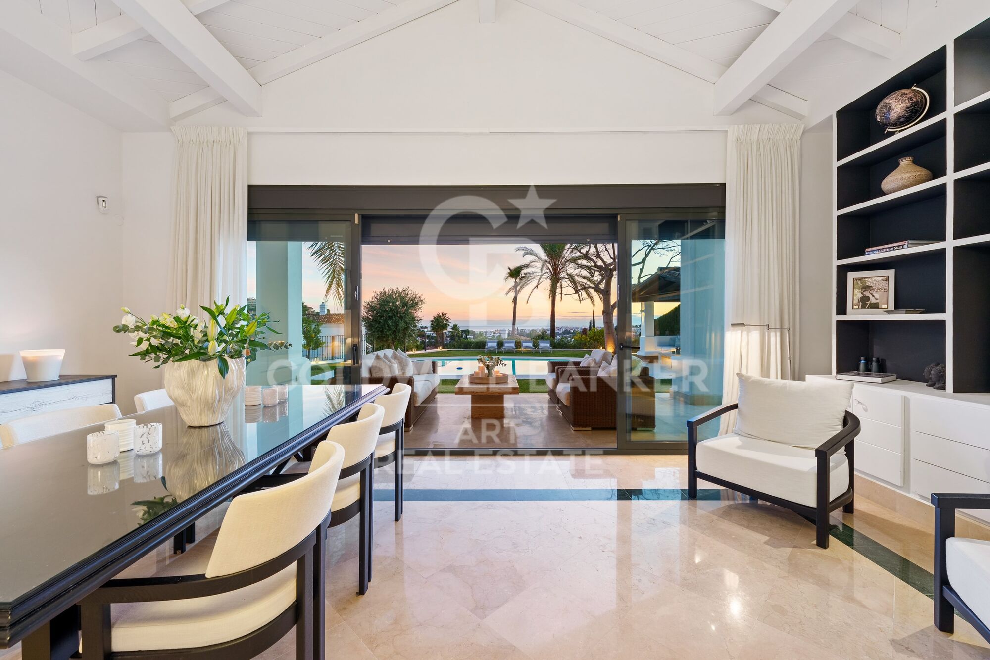 Increíble villa con vistas abiertas sobre el entorno natural y el Mediterráneo