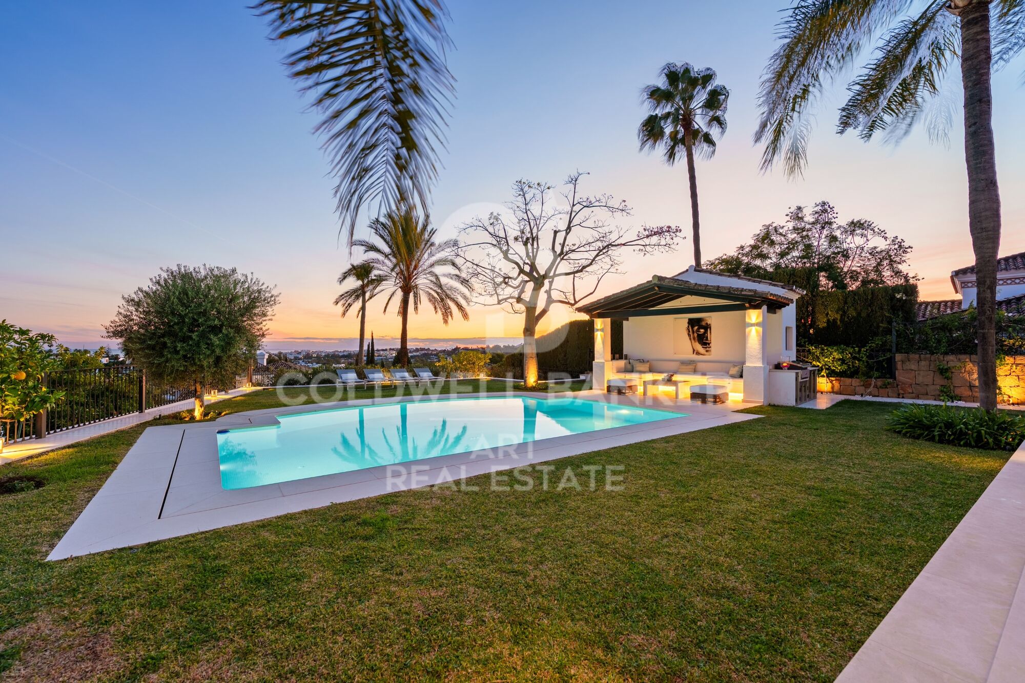 Increíble villa con vistas abiertas sobre el entorno natural y el Mediterráneo