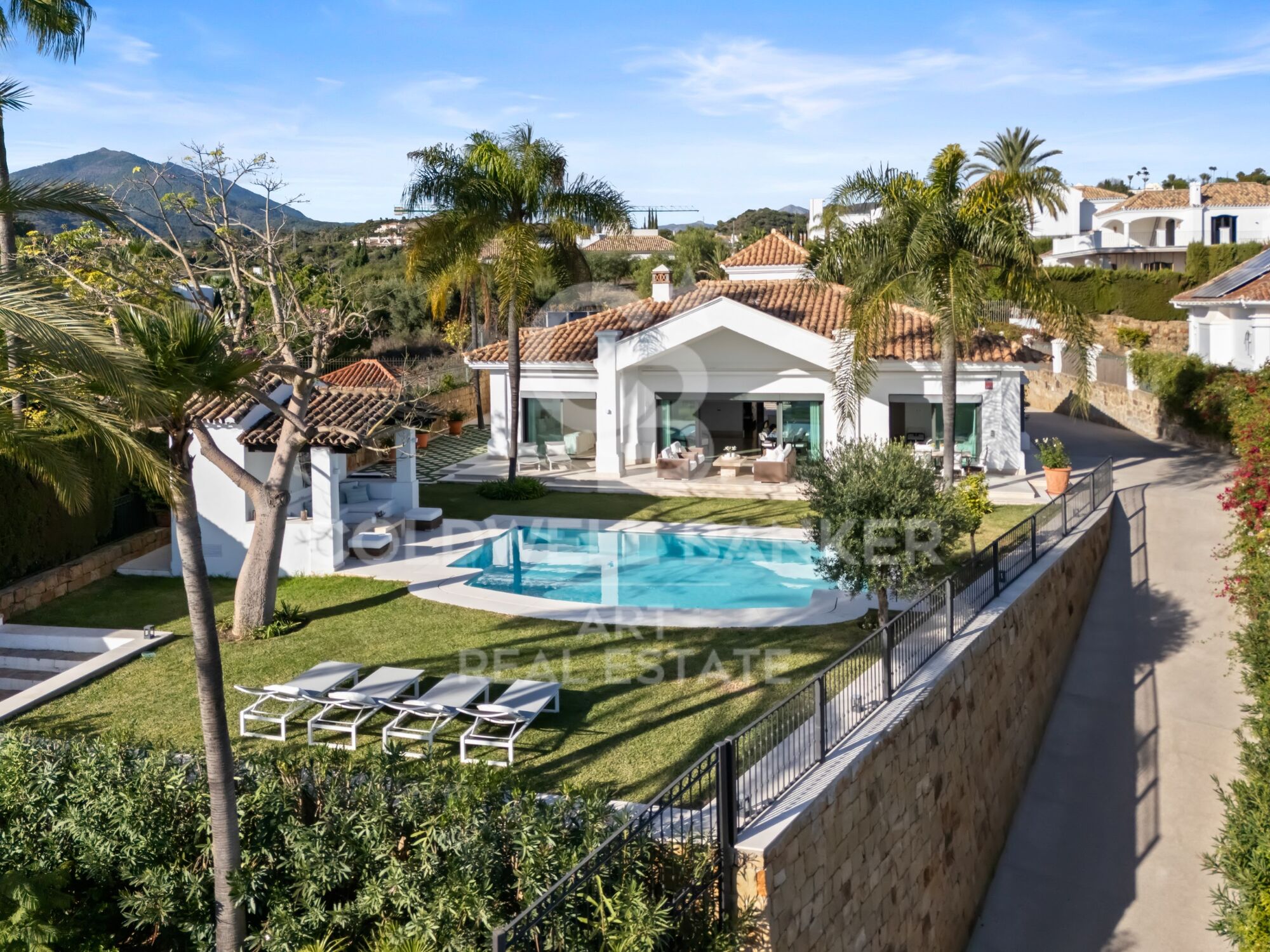Increíble villa con vistas abiertas sobre el entorno natural y el Mediterráneo