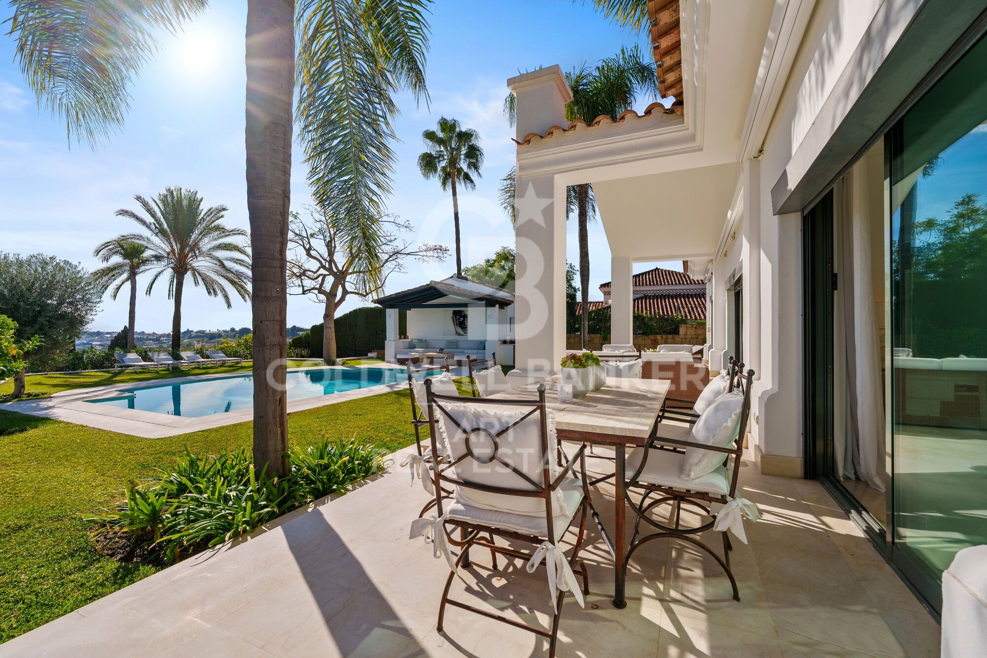 Increíble villa con vistas abiertas sobre el entorno natural y el Mediterráneo