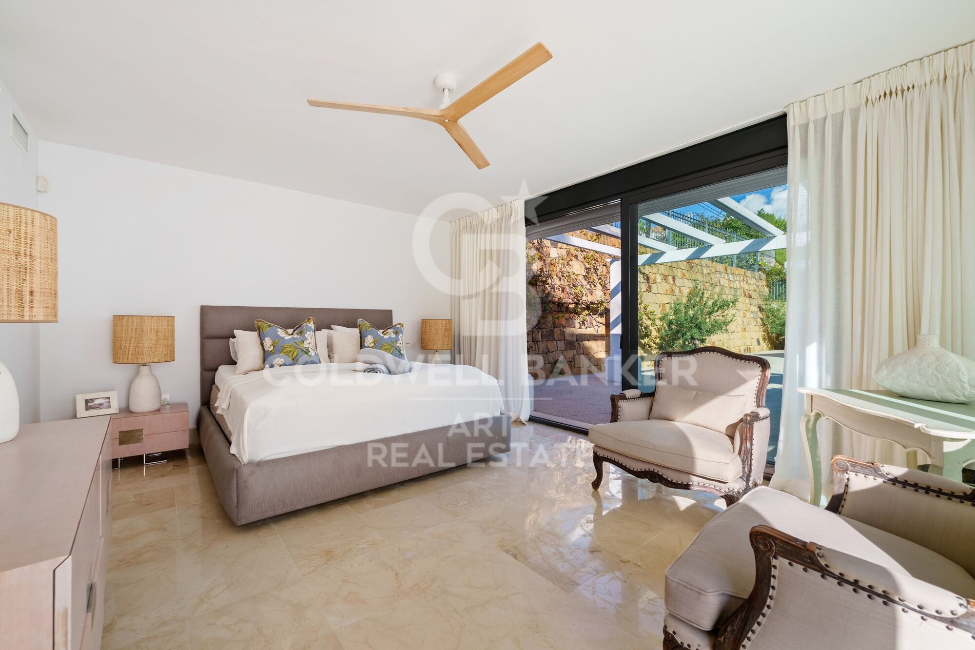 Increíble villa con vistas abiertas sobre el entorno natural y el Mediterráneo