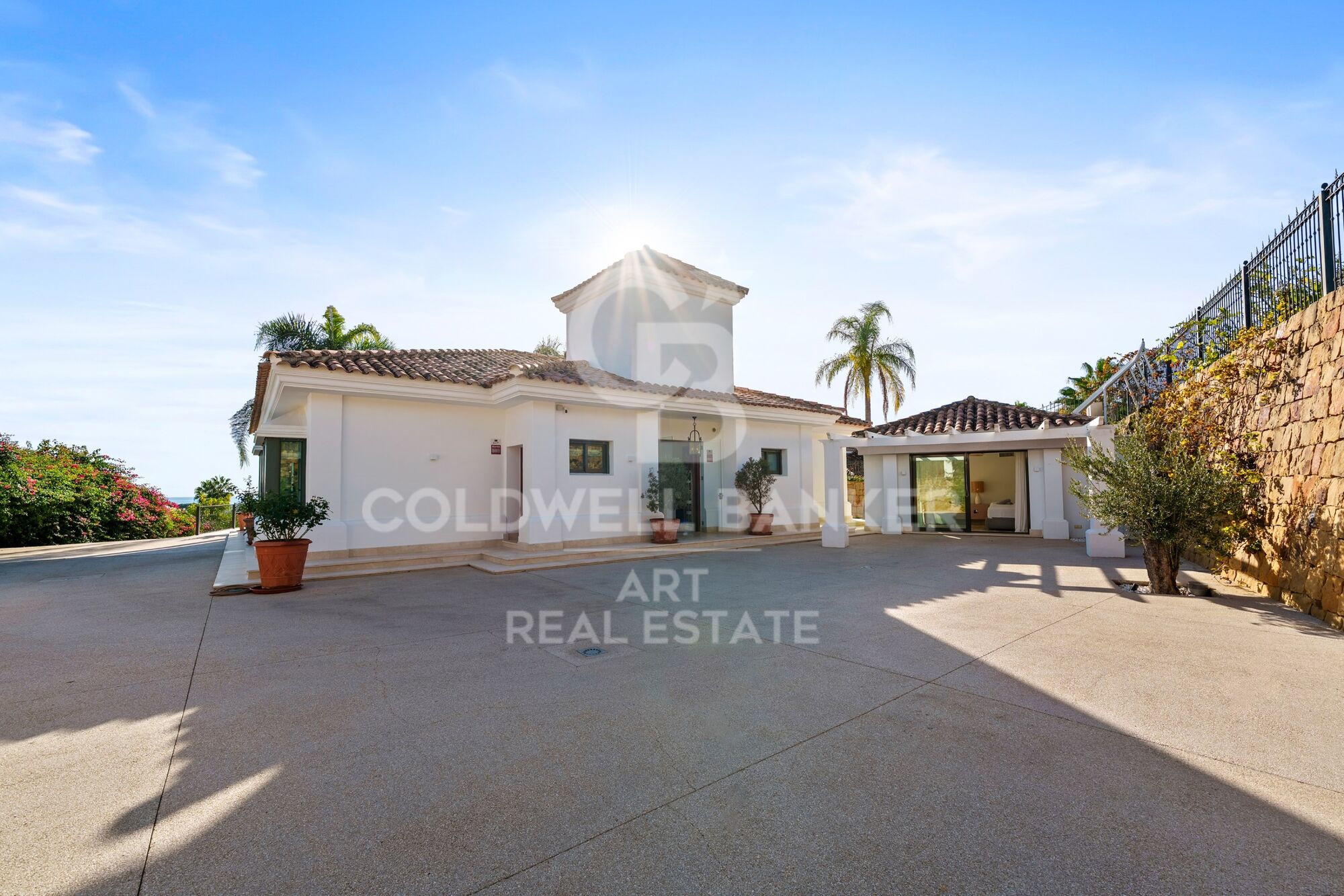 Increíble villa con vistas abiertas sobre el entorno natural y el Mediterráneo