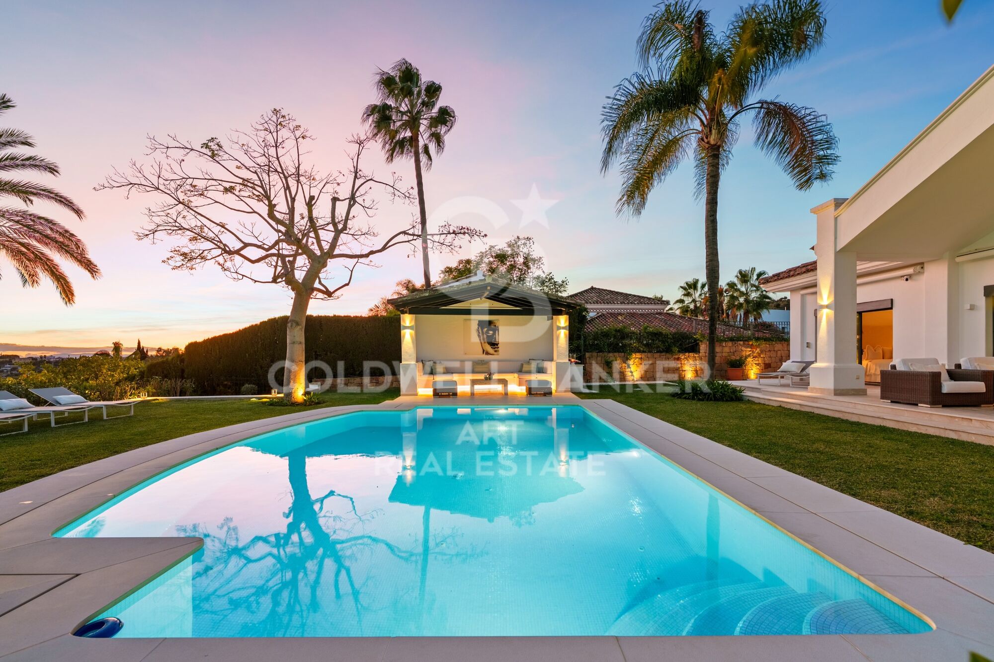 Increíble villa con vistas abiertas sobre el entorno natural y el Mediterráneo