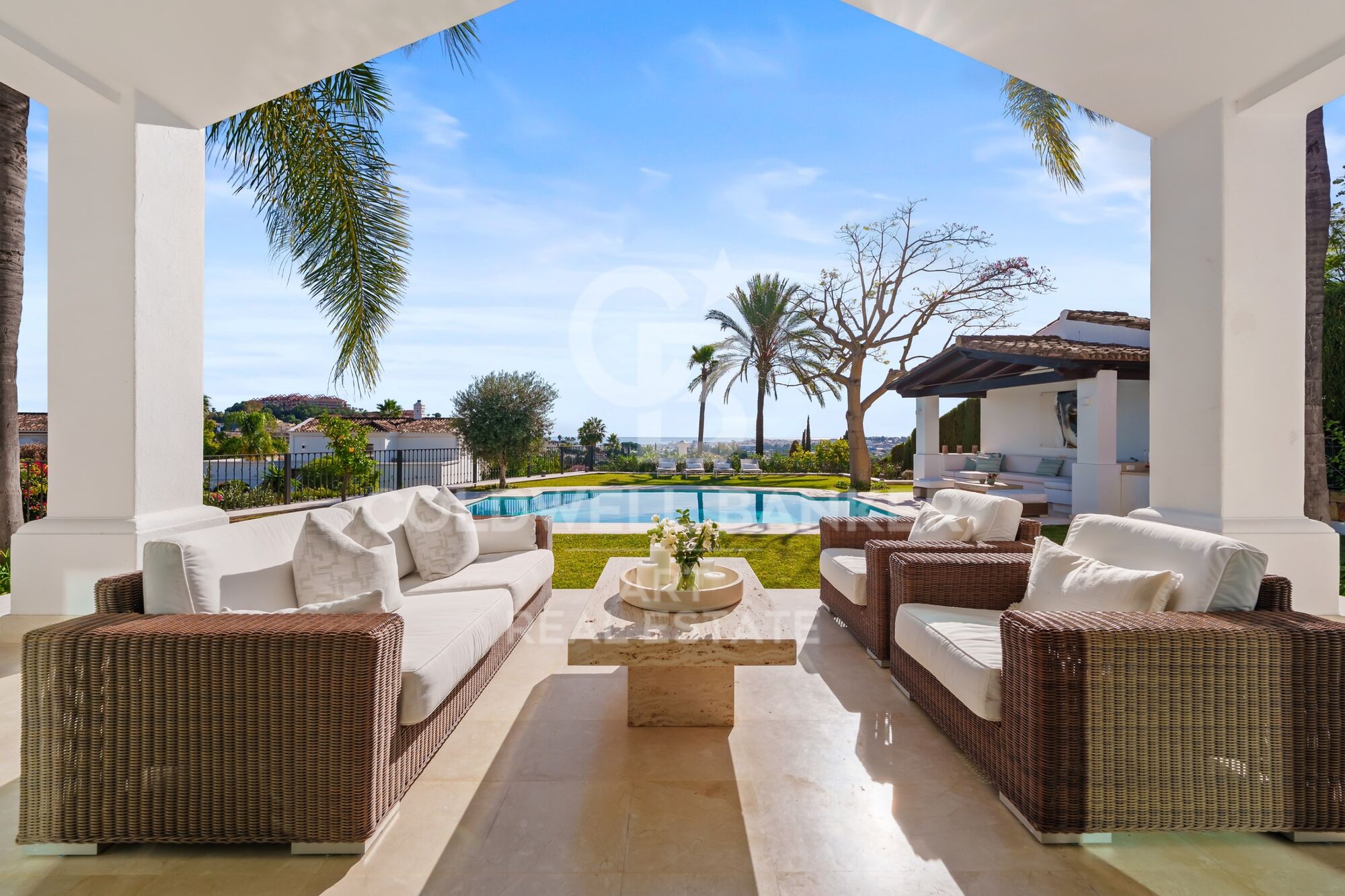 Increíble villa con vistas abiertas sobre el entorno natural y el Mediterráneo