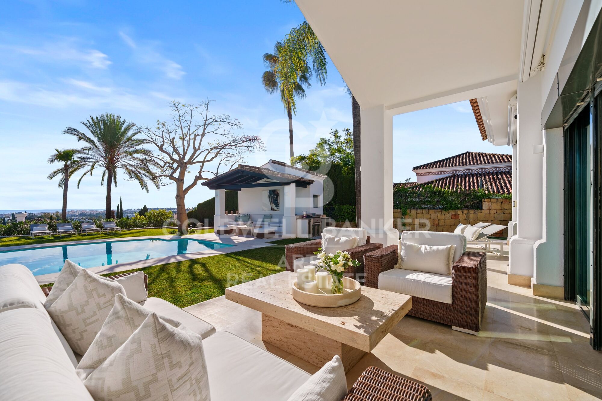 Increíble villa con vistas abiertas sobre el entorno natural y el Mediterráneo