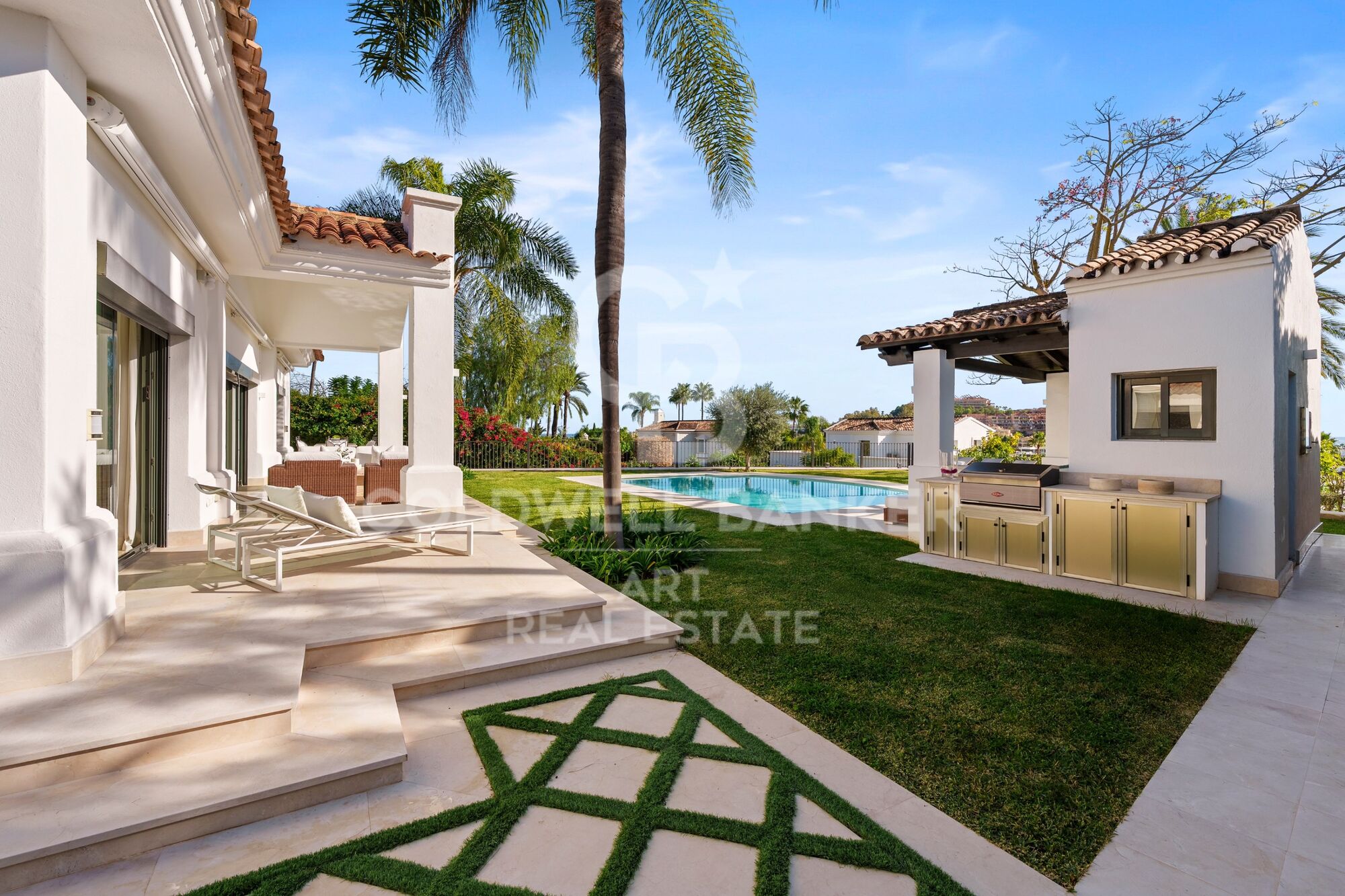 Increíble villa con vistas abiertas sobre el entorno natural y el Mediterráneo