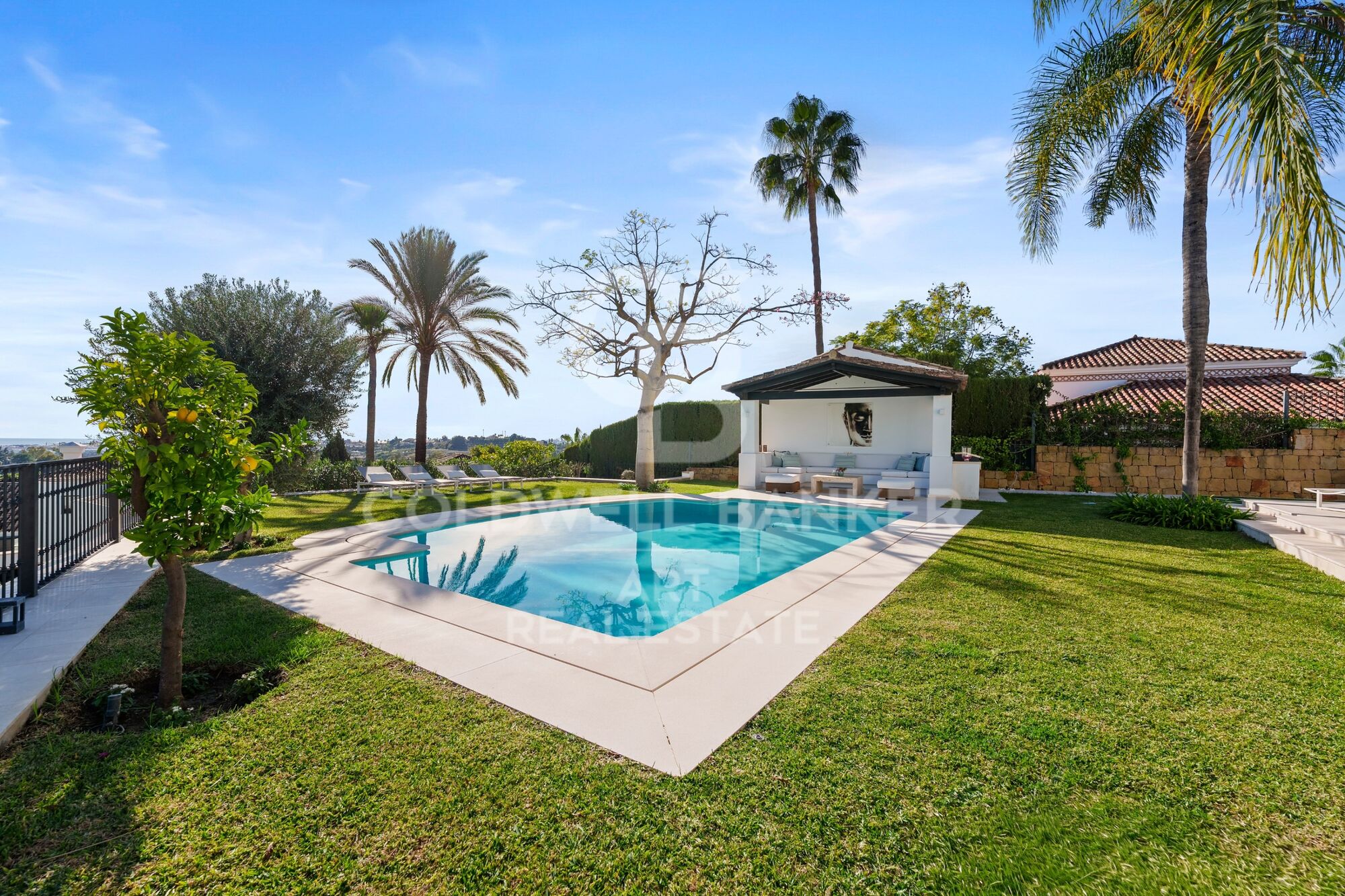 Increíble villa con vistas abiertas sobre el entorno natural y el Mediterráneo