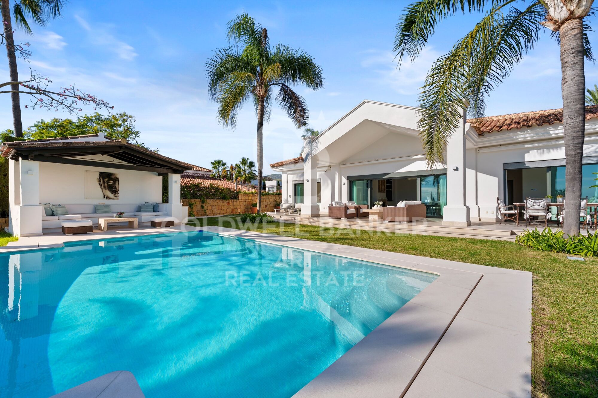 Increíble villa con vistas abiertas sobre el entorno natural y el Mediterráneo