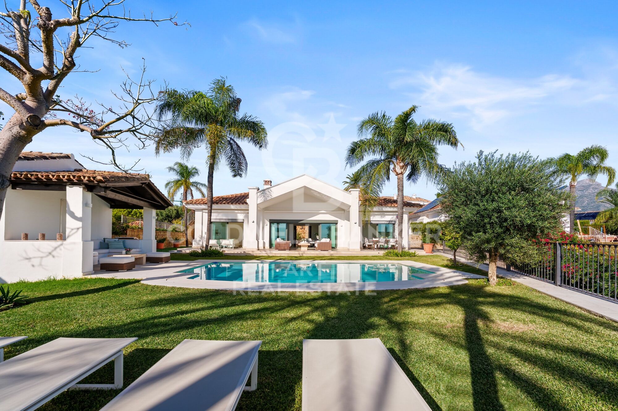 Increíble villa con vistas abiertas sobre el entorno natural y el Mediterráneo