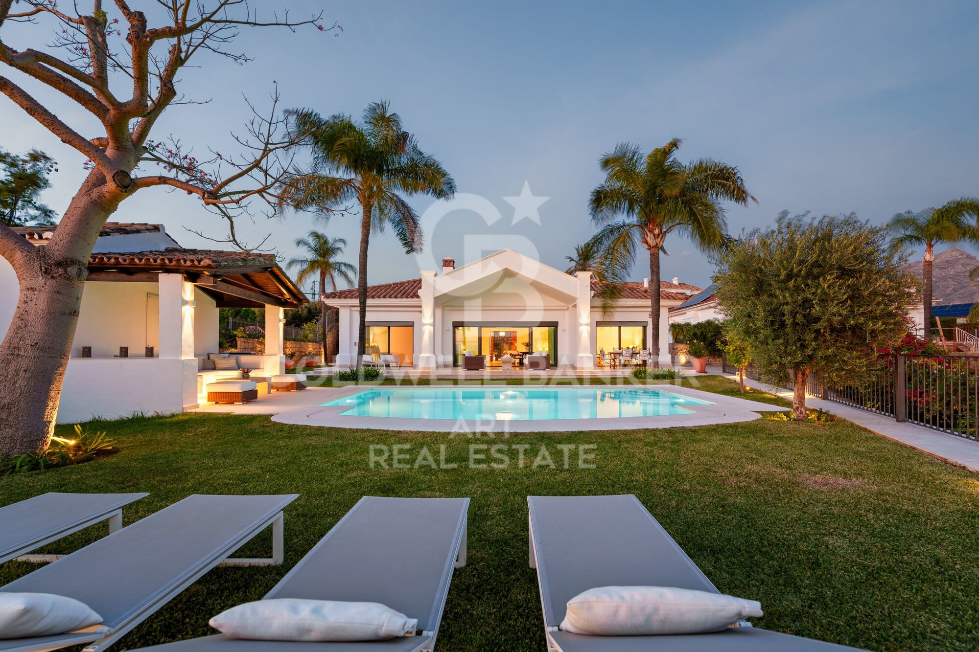 Increíble villa con vistas abiertas sobre el entorno natural y el Mediterráneo