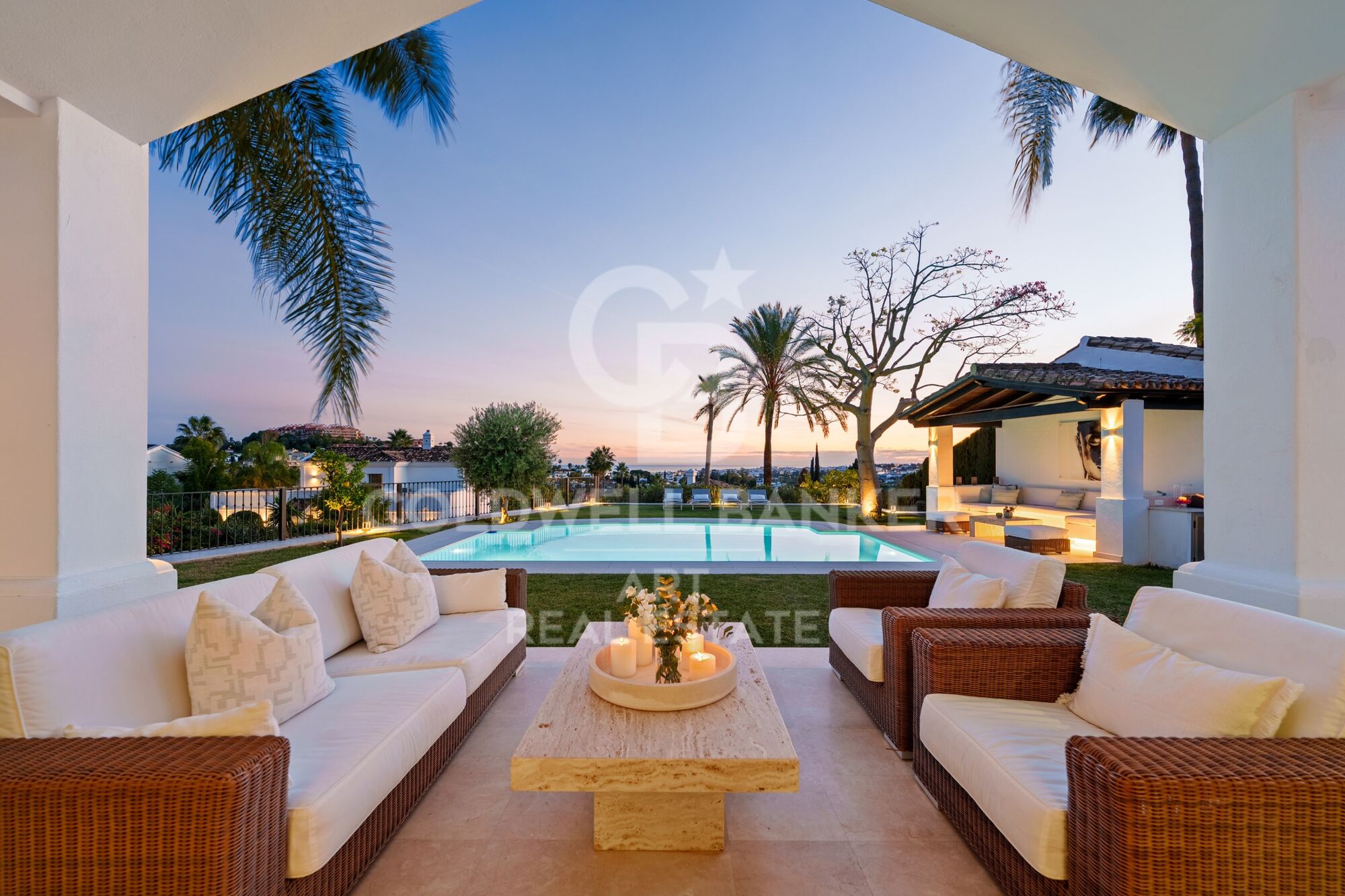 Increíble villa con vistas abiertas sobre el entorno natural y el Mediterráneo