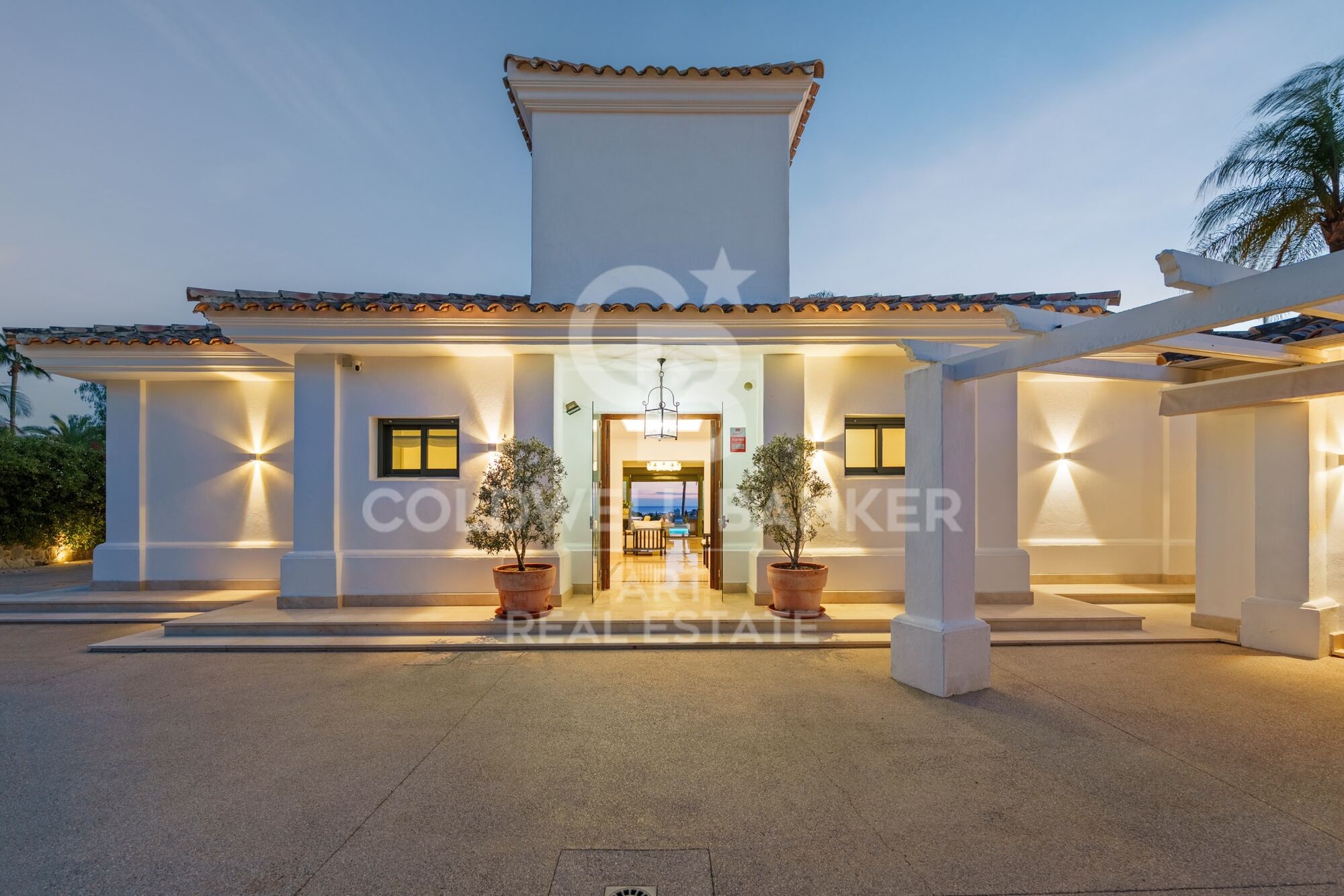 Increíble villa con vistas abiertas sobre el entorno natural y el Mediterráneo