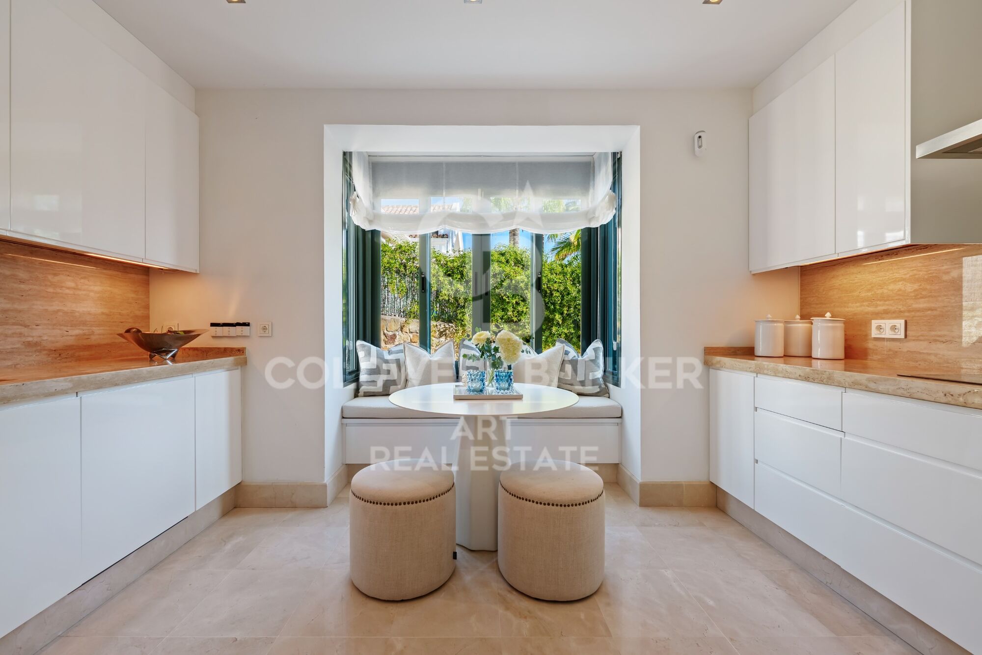 Incredible villa with open views over the natural surroundings and the mediterranean