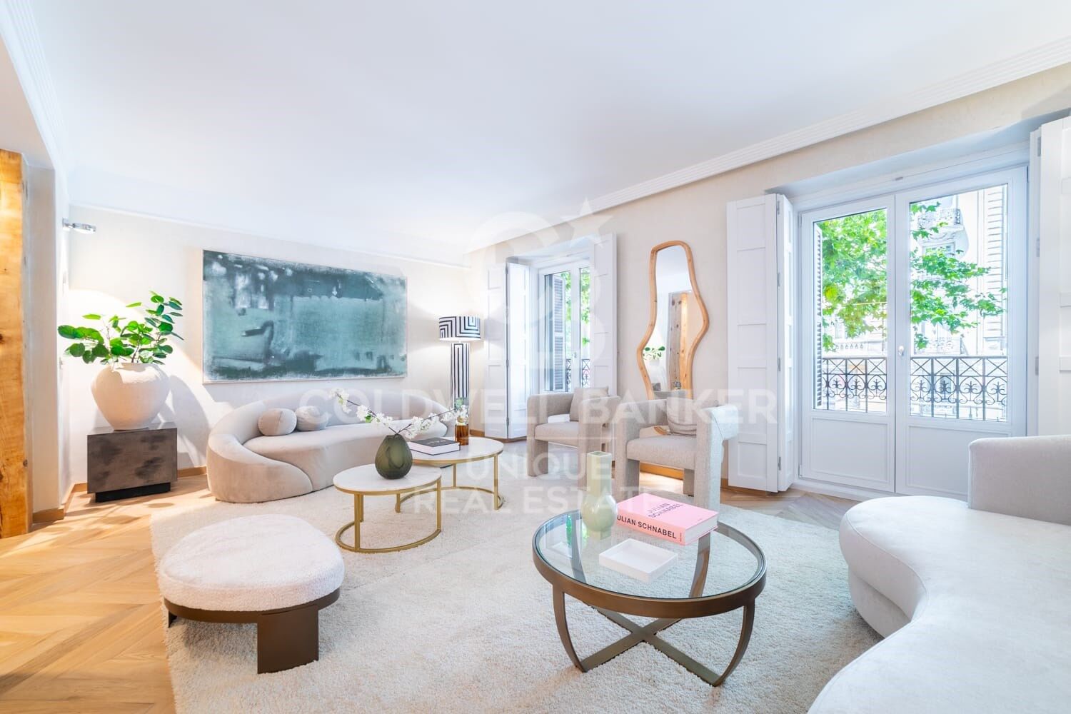 Renovated exterior apartment in Recoletos, Madrid.