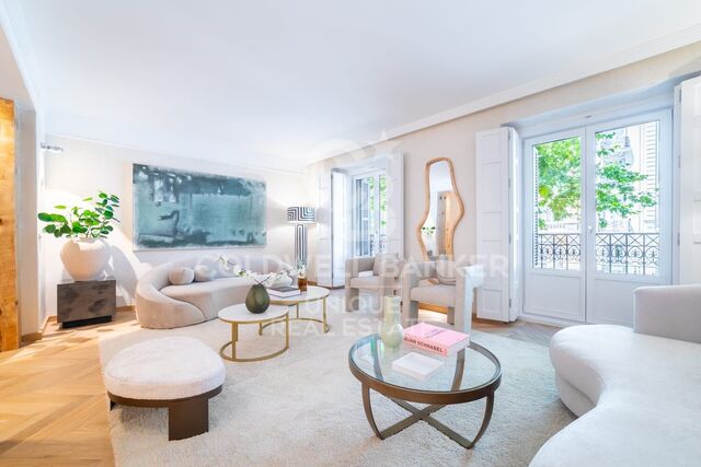 Appartement extérieur rénové à Recoletos, Madrid.