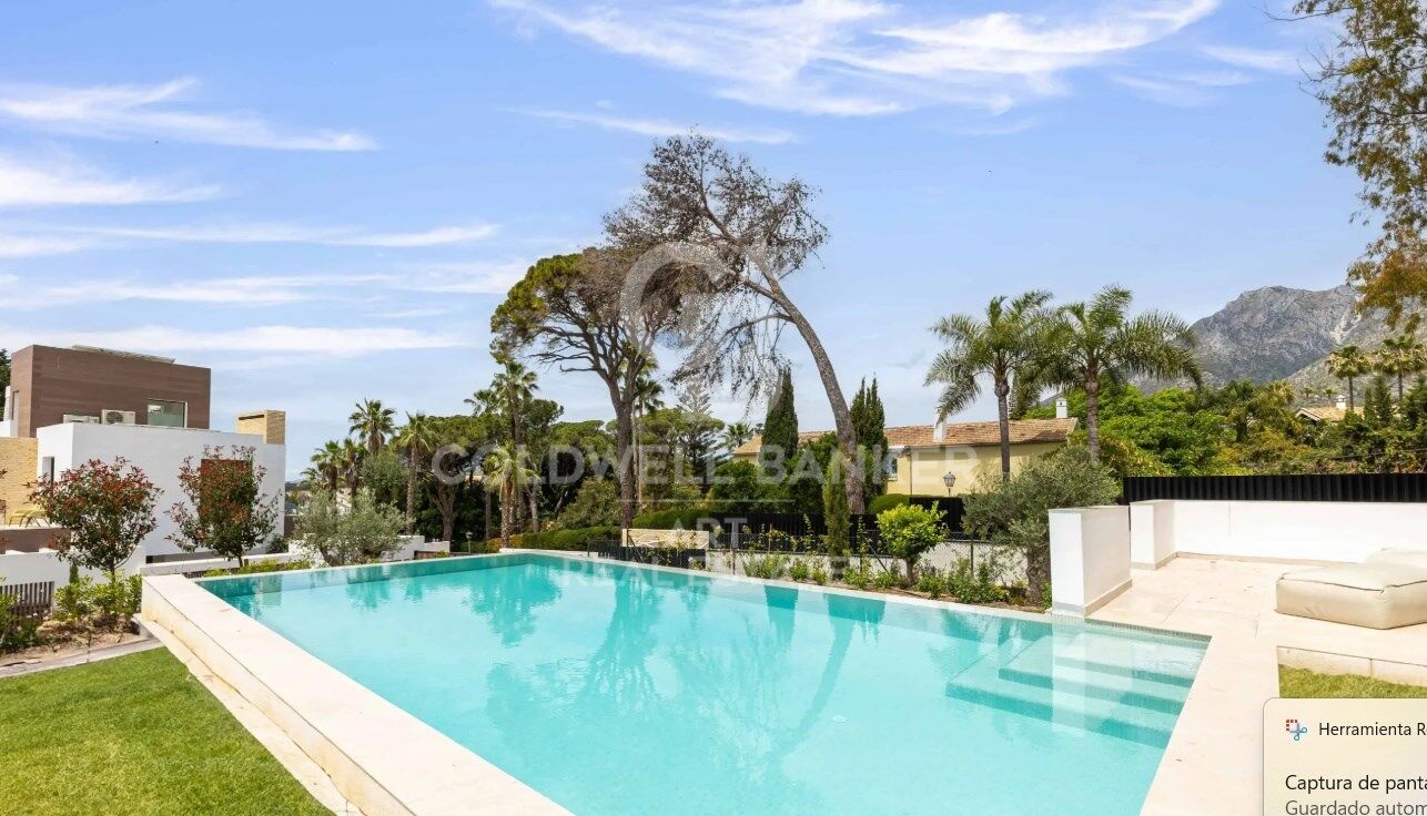 Villa exclusive dans une promotion privée de luxe sur la Milla de Oro de Marbella