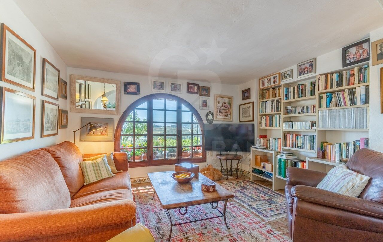 Finca in Teulada with magnificent panoramic views