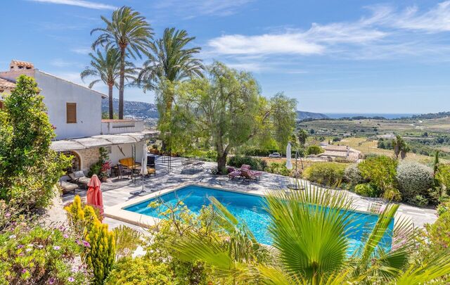 Finca in Teulada with magnificent panoramic views