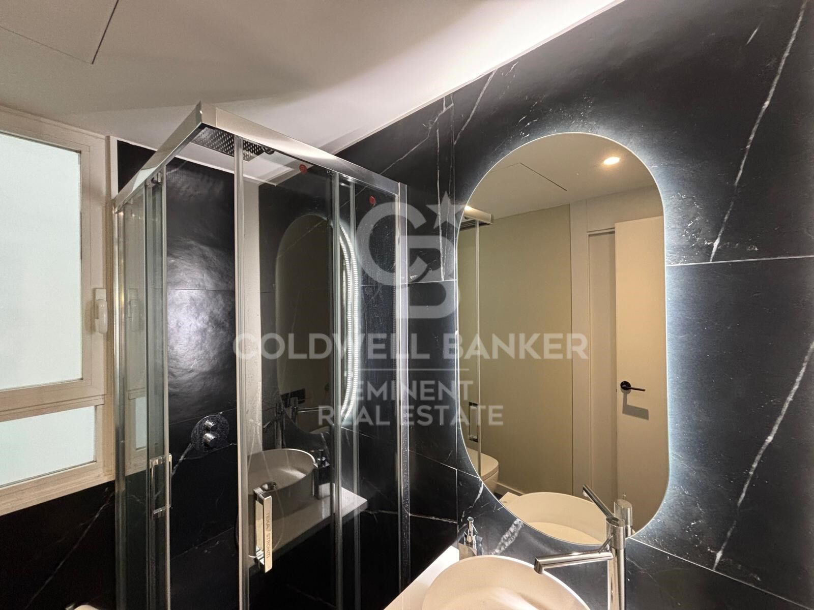 Exclusive apartment on Paseo de Gracia with unobstructed views.