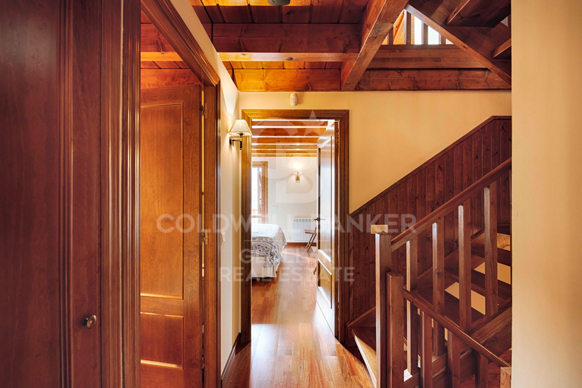 Acogedora casa adosada con gran terraza en Osséja