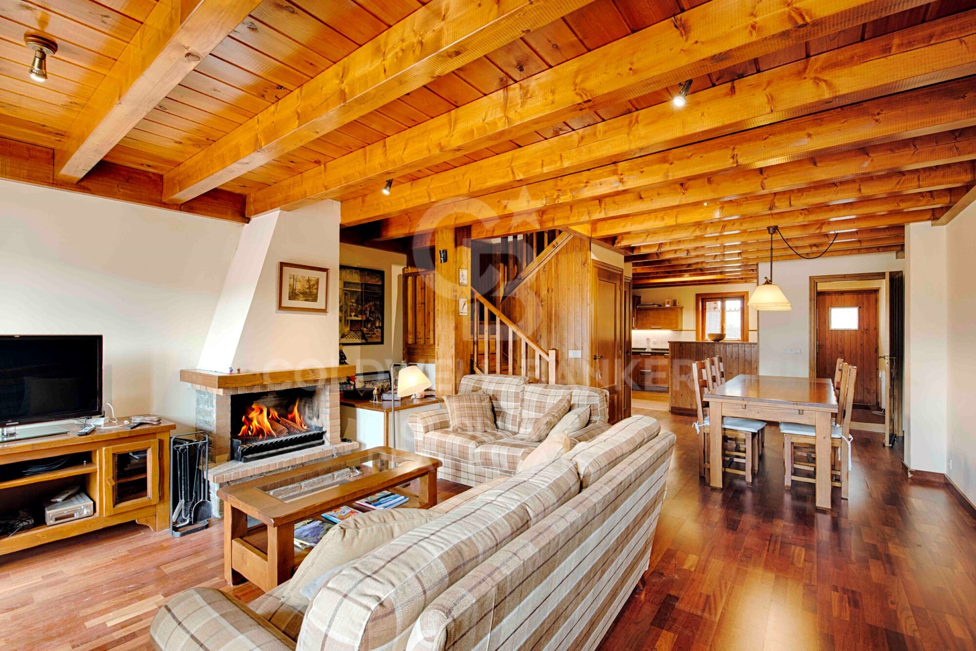 Acogedora casa adosada con gran terraza en Osséja