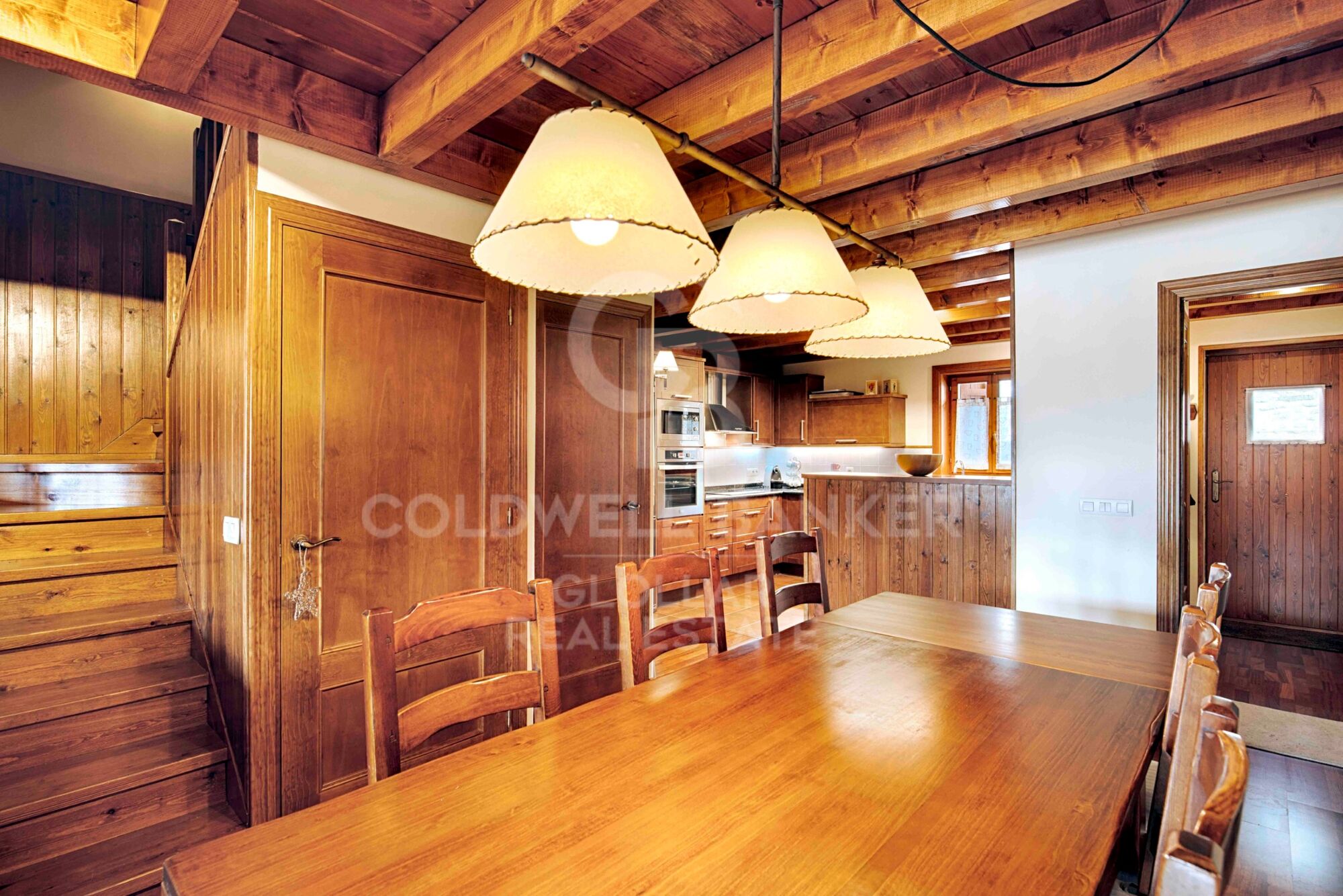 Acogedora casa adosada con gran terraza en Osséja