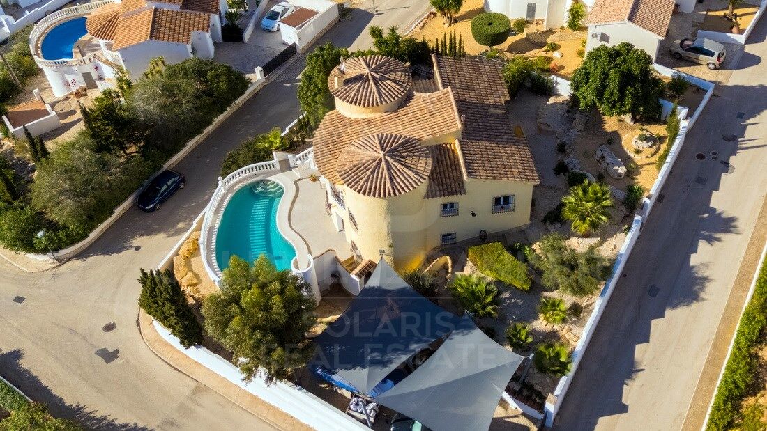 House / Villa for sale in Cumbre del Sol with sea and mountain views