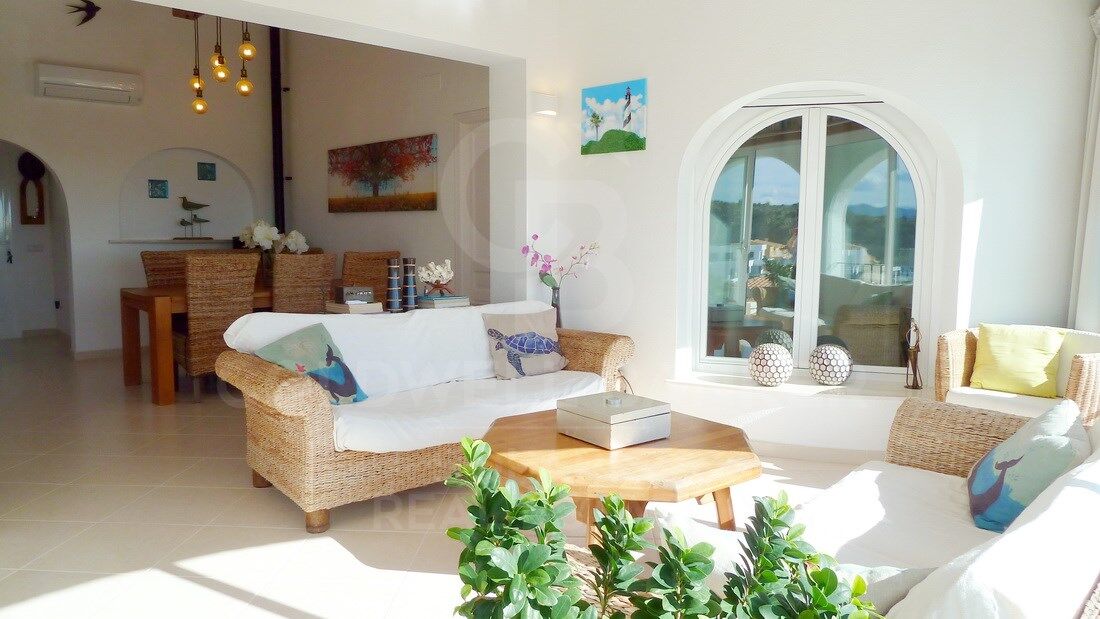 House / Villa for sale in Cumbre del Sol with sea and mountain views