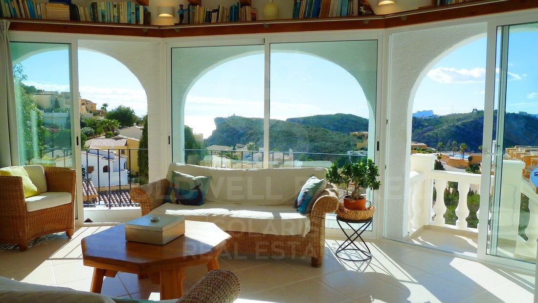 House / Villa for sale in Cumbre del Sol with sea and mountain views