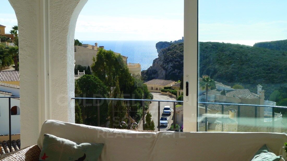 House / Villa for sale in Cumbre del Sol with sea and mountain views