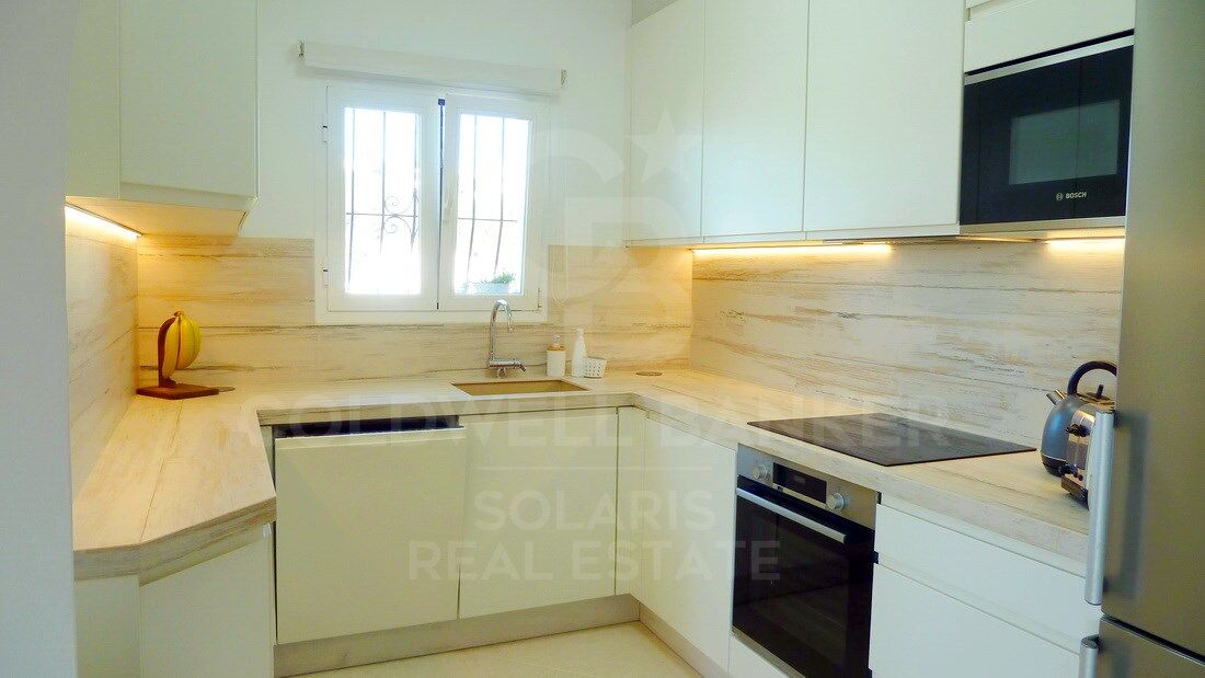 House / Villa for sale in Cumbre del Sol with sea and mountain views