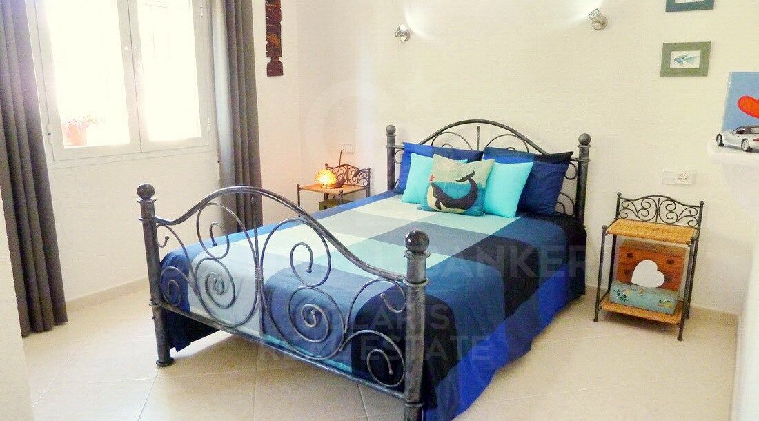 House / Villa for sale in Cumbre del Sol with sea and mountain views