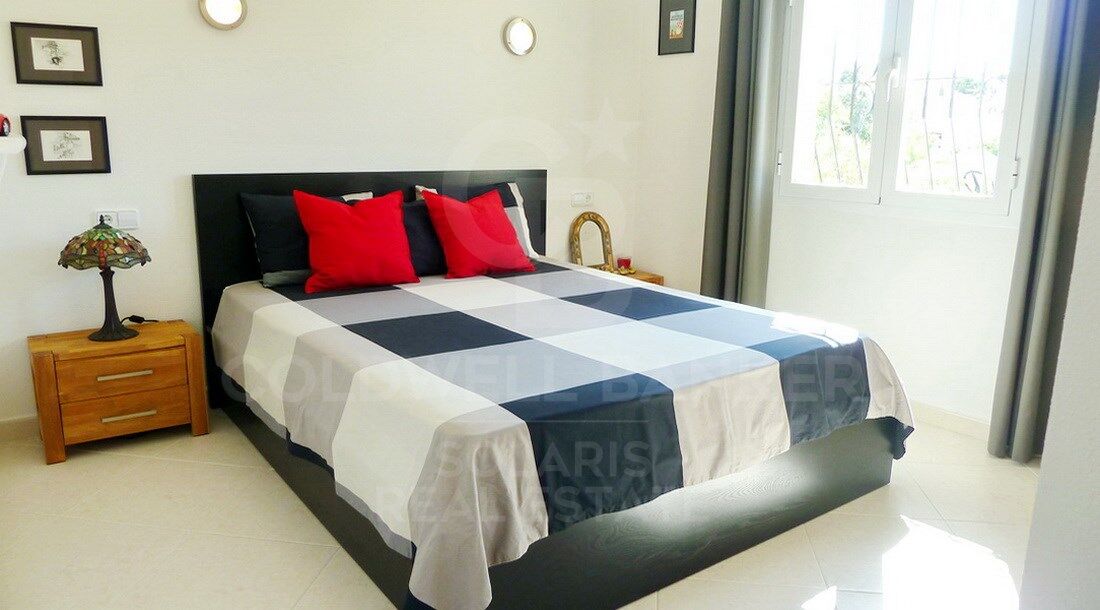 House / Villa for sale in Cumbre del Sol with sea and mountain views