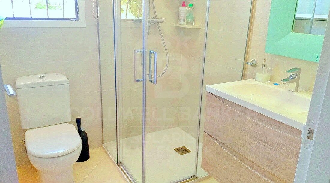 House / Villa for sale in Cumbre del Sol with sea and mountain views