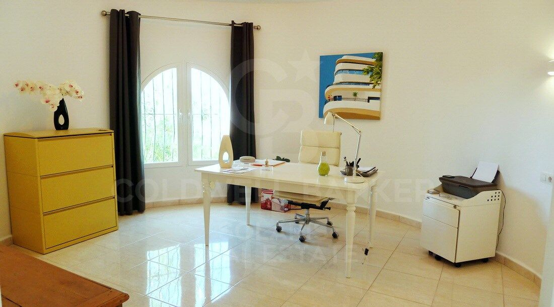 House / Villa for sale in Cumbre del Sol with sea and mountain views