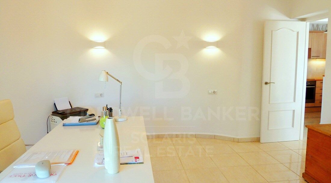 House / Villa for sale in Cumbre del Sol with sea and mountain views