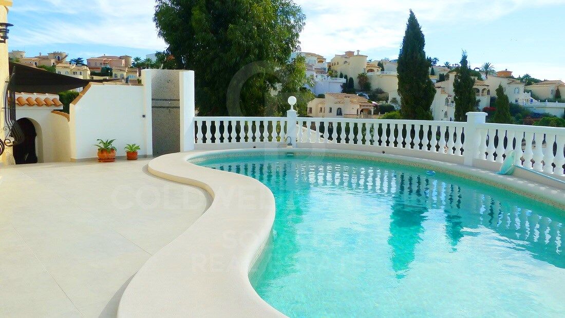 House / Villa for sale in Cumbre del Sol with sea and mountain views