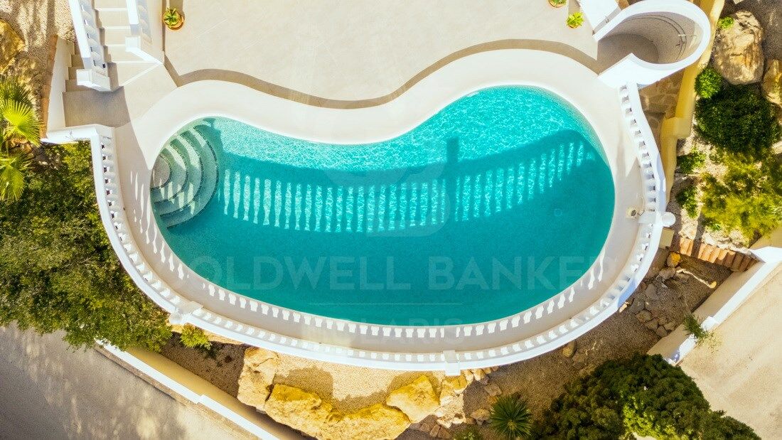 House / Villa for sale in Cumbre del Sol with sea and mountain views