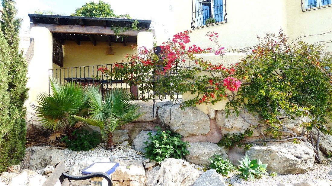 House / Villa for sale in Cumbre del Sol with sea and mountain views