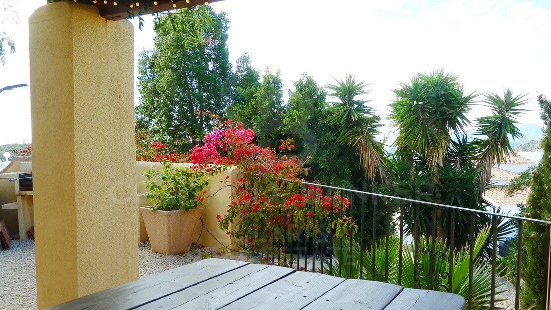 House / Villa for sale in Cumbre del Sol with sea and mountain views