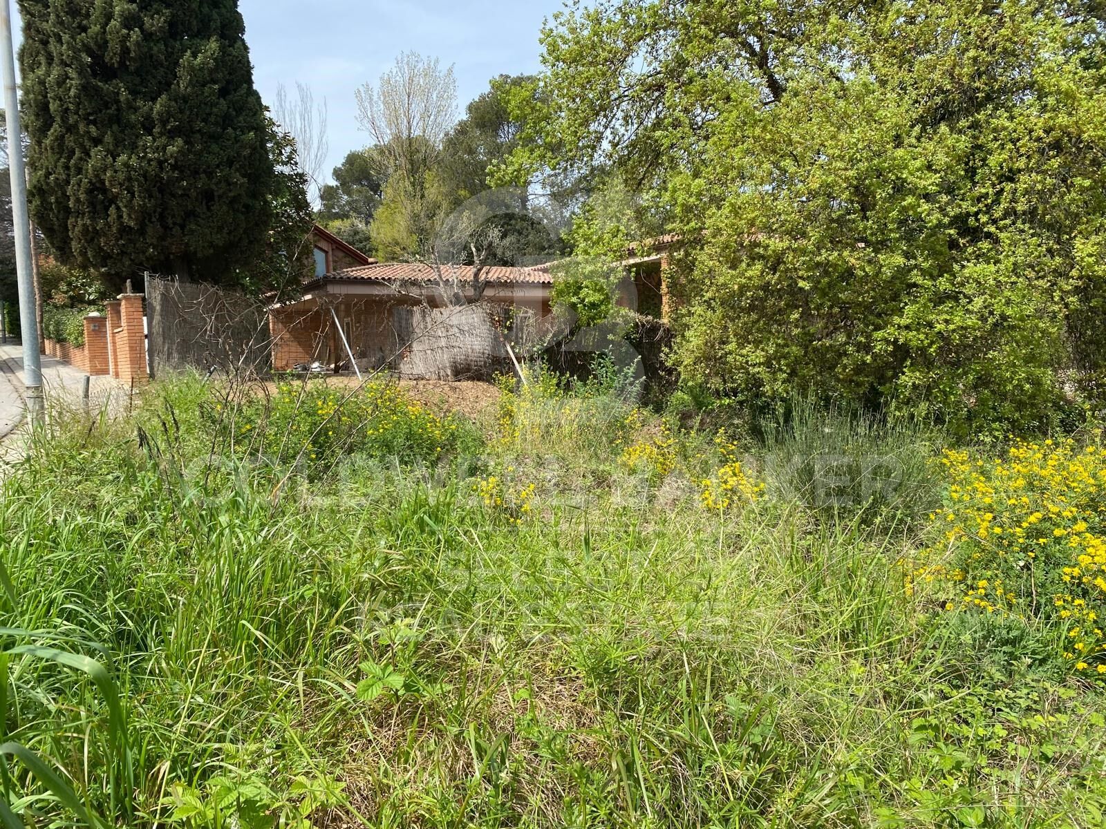 BEAUTIFUL PLOT VERY CLOSE TO THE STATION IN THE CENTER OF BELLATERRA