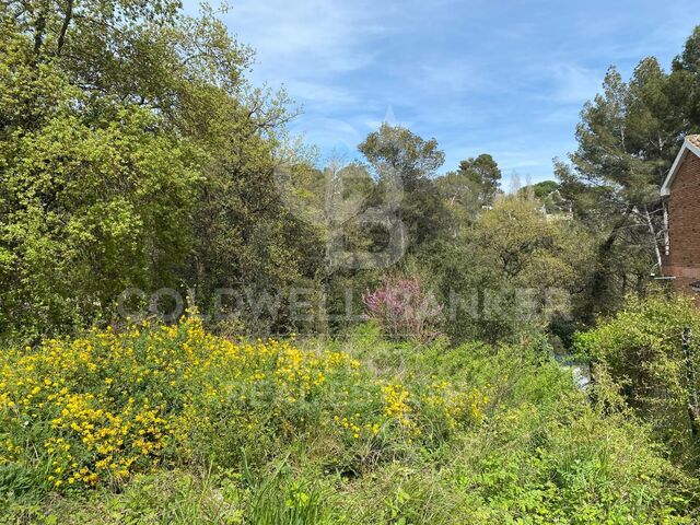 BEAUTIFUL PLOT VERY CLOSE TO THE STATION IN THE CENTER OF BELLATERRA