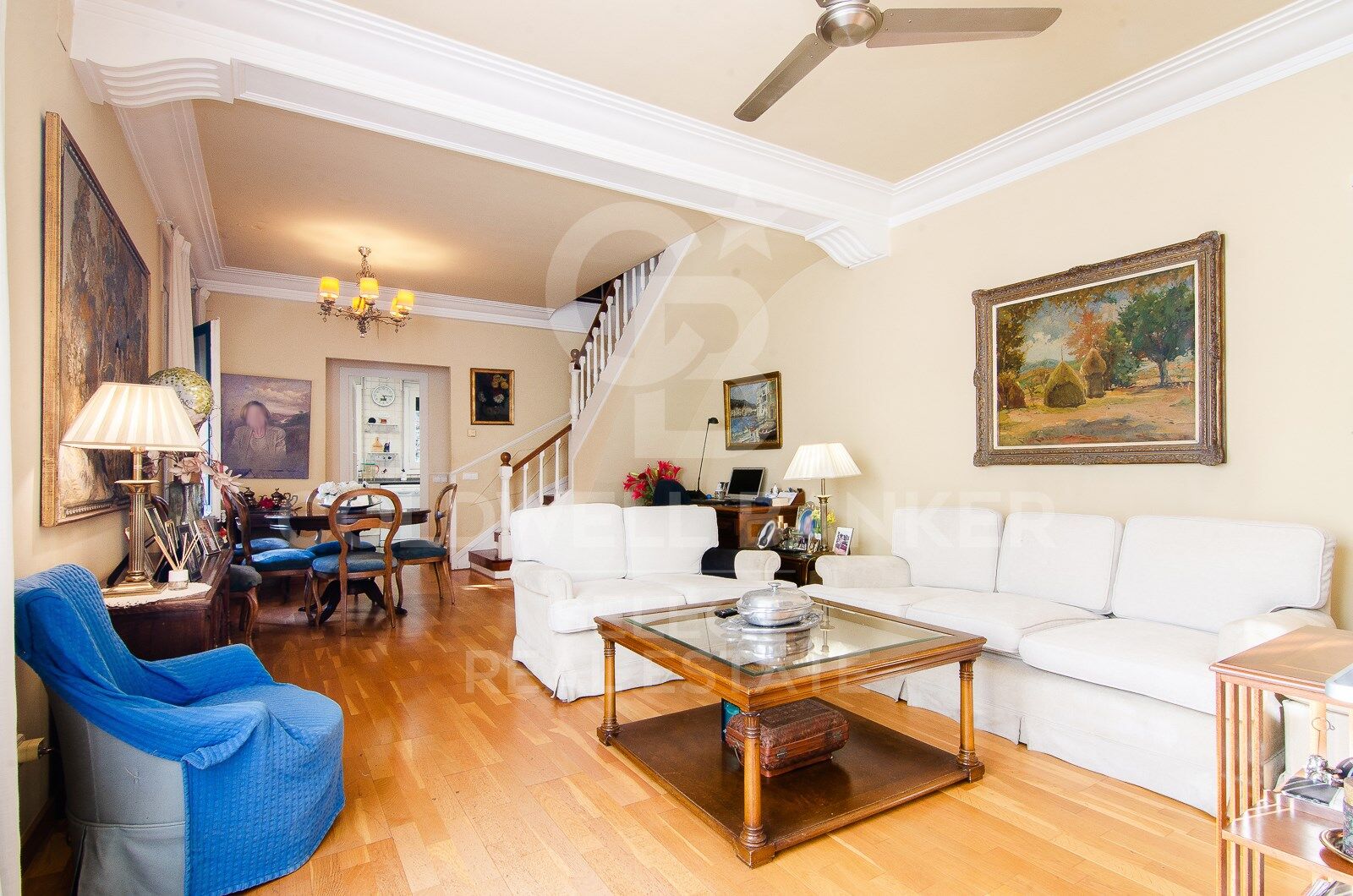 Opportunity! 2 semi-detached houses + a separable flat plot next to Bellaterra station.