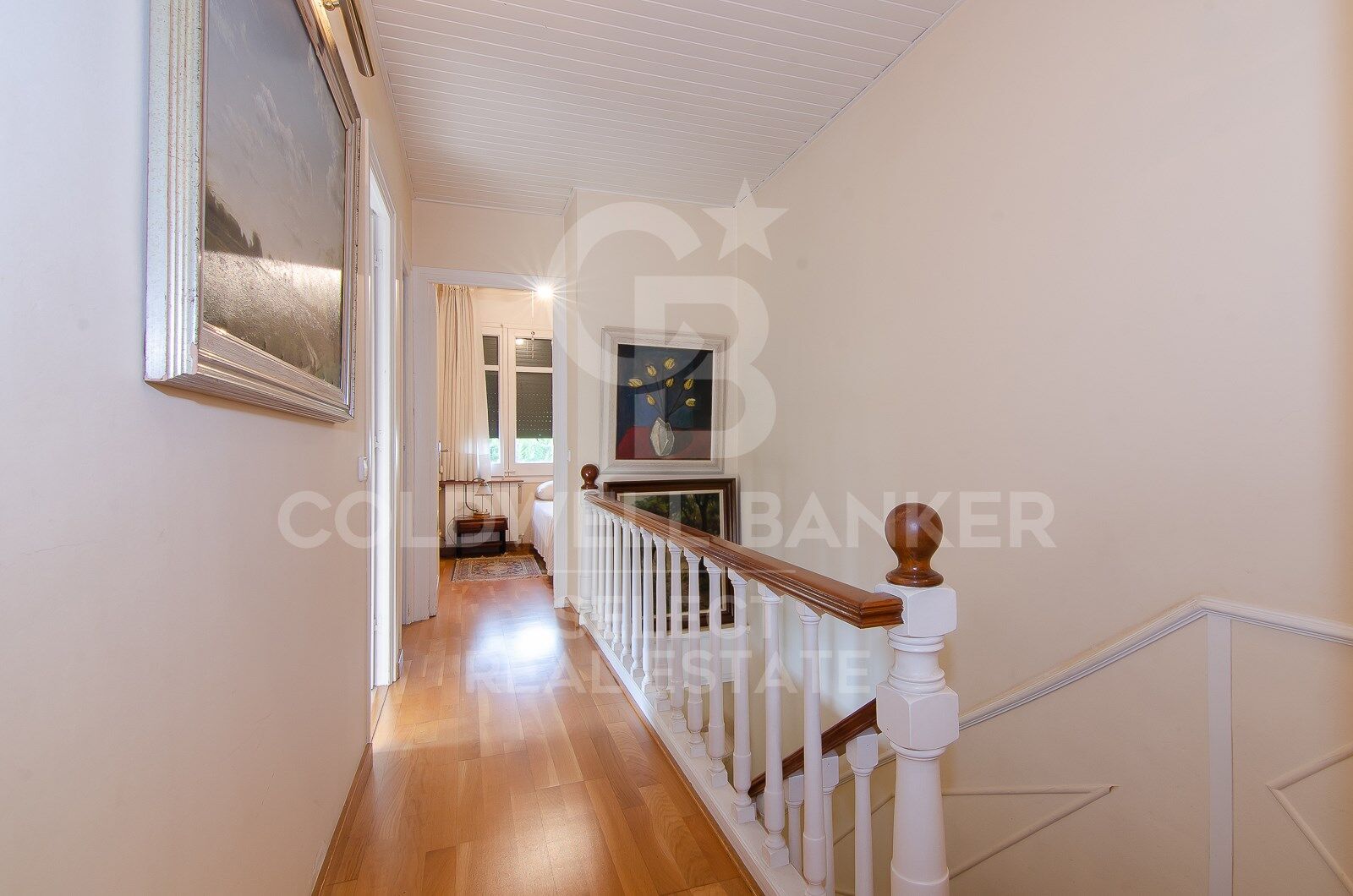 Opportunity! 2 semi-detached houses + a separable flat plot next to Bellaterra station.