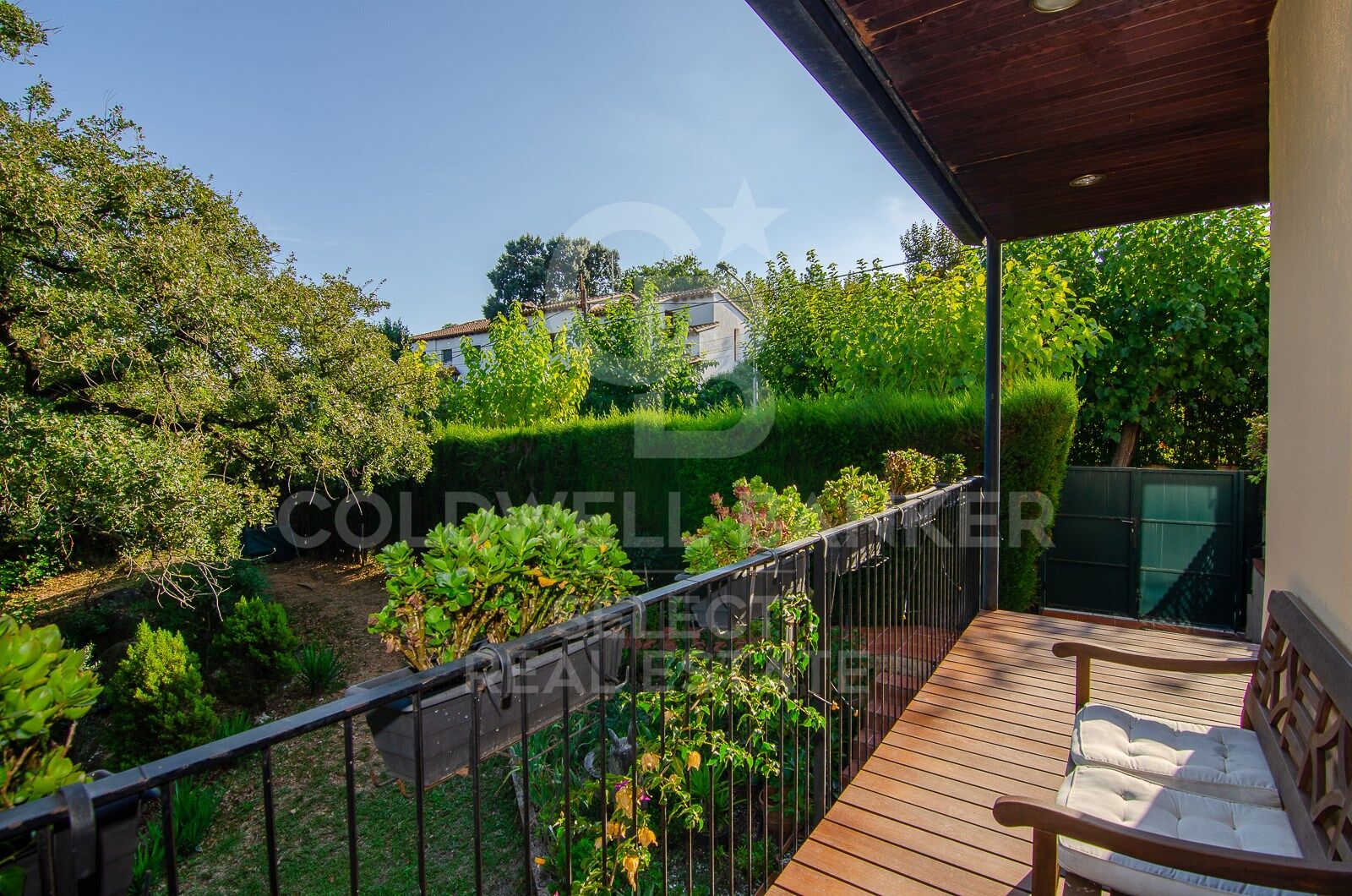 oportunidad! 2 casas adosadas + solar plano segregable al lado de la estación de Bellaterra